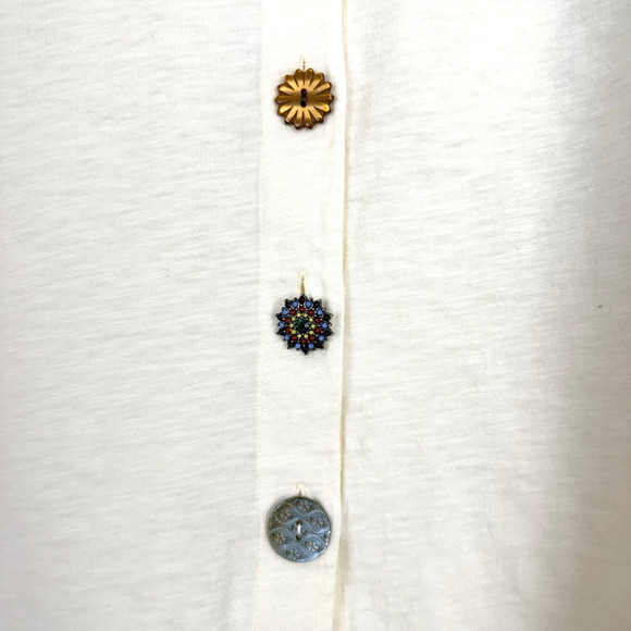 Soft Surroundings Sleeveless V-neck Vest Tank Top Medium Cream Artsy Buttons - Picture 6 of 14